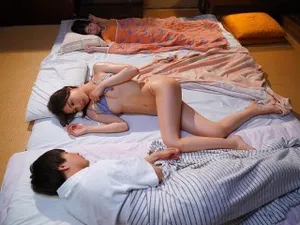 Lỡ chuyến tàu, tôi ngủ nhờ nhà em đồng nghiệp và em ấy mặc đồ ngủ khiến tôi…