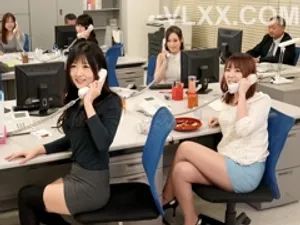 Bú cái lồn hồng hào của em trong phòng khách