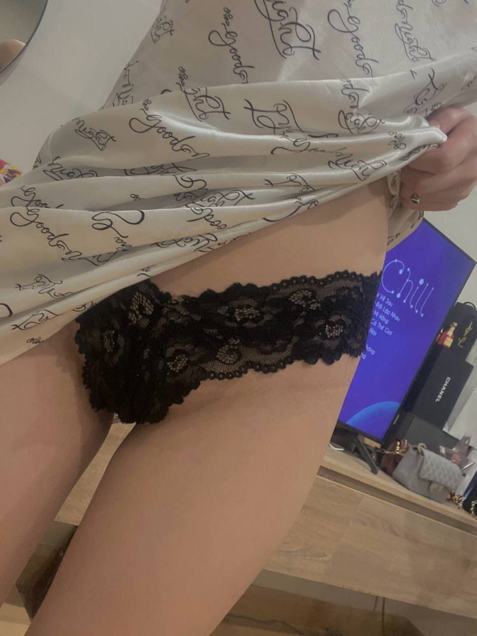 https://bit.ly/3xUcAY9 第2部分。 发现苗条、时尚的美丽！ Reika 是眼科医生，似乎性欲不羁，和老外三人行！ 今天她又会给我们带来怎样的情色图呢？