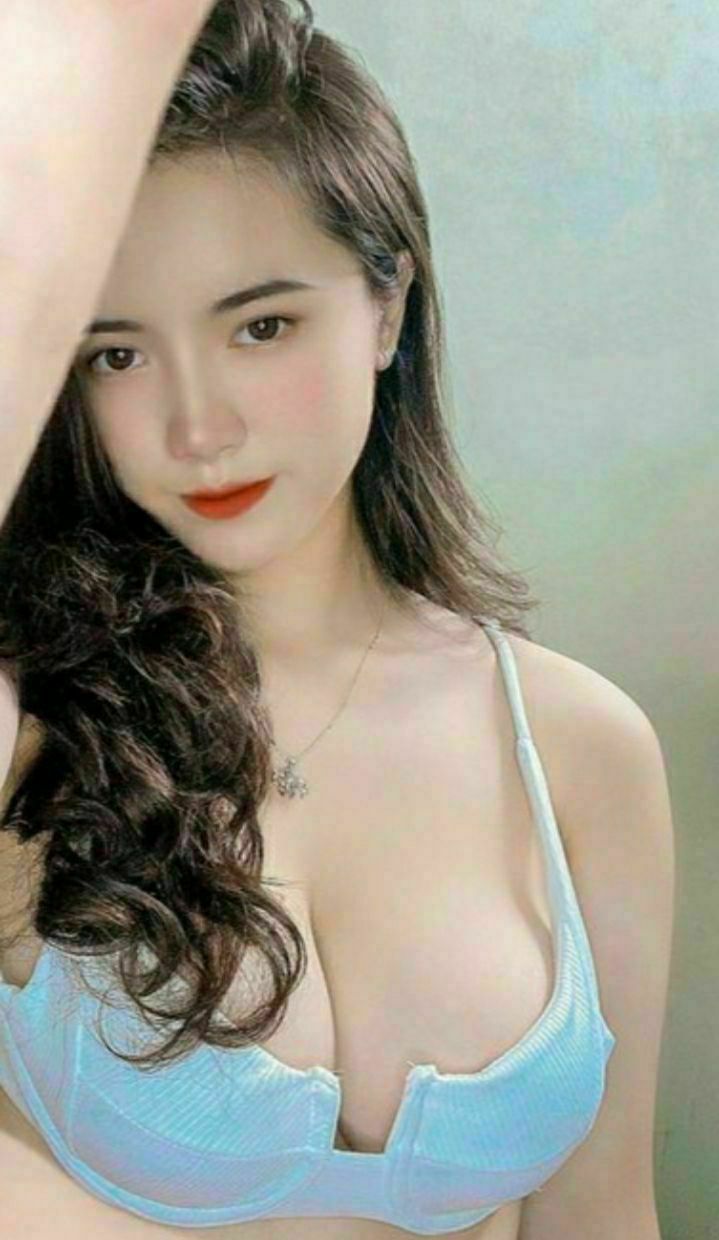 Quy định quái lại của bố dượng không được đóng cửa phòng khi ở nhà